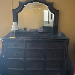 Dresser And Mirror Made By Hooker Furniture $4;000 Set