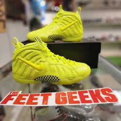 Nike Air foamposite Volt Brand New