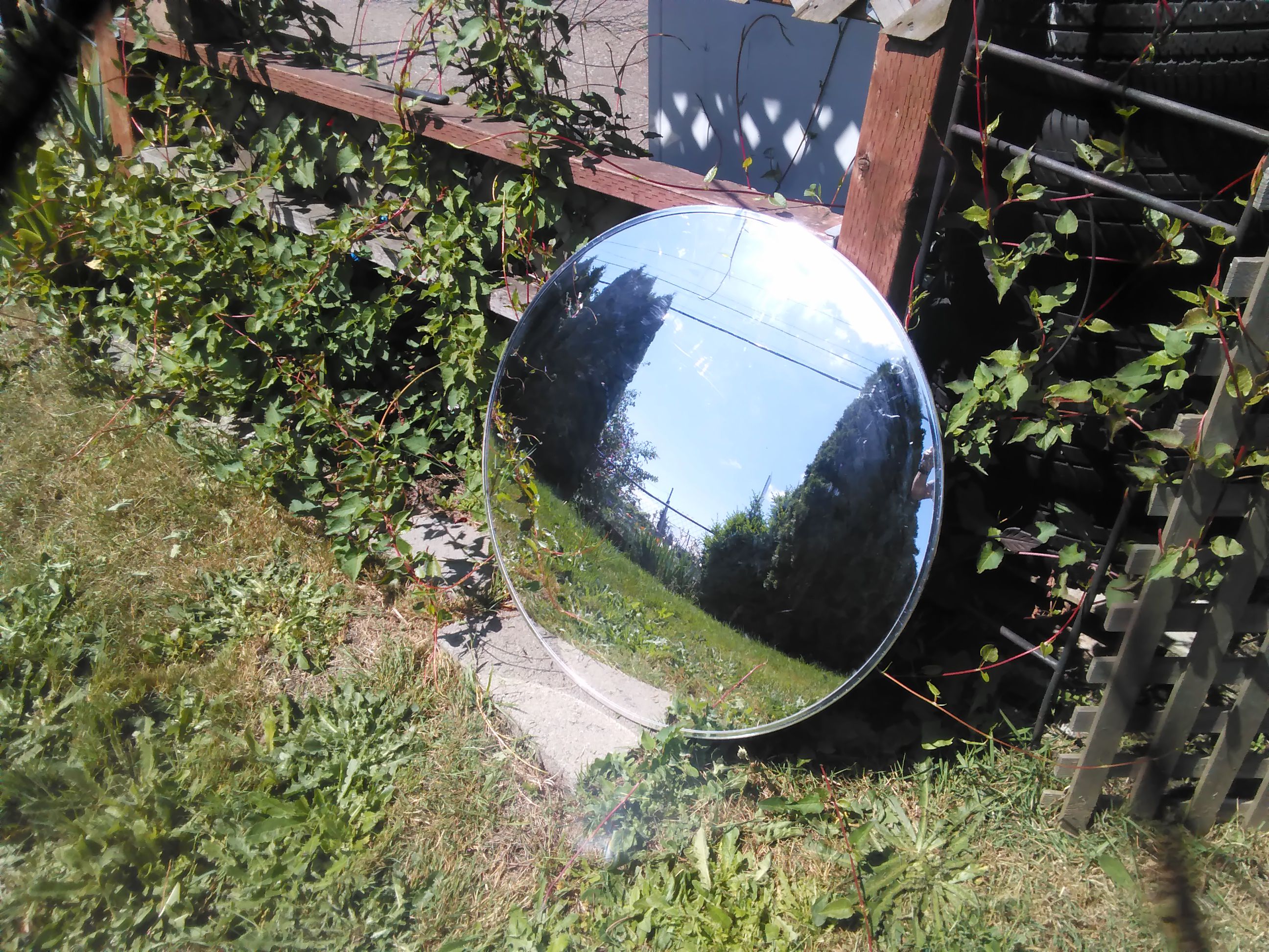 Blind spot driveway mirror