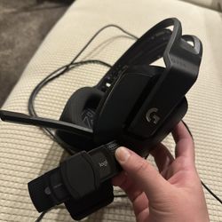 Logitech Webcam & Logitech Wireless Gaming headset 