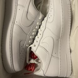 DS NIKE AIR FORCE 1 SUPREME