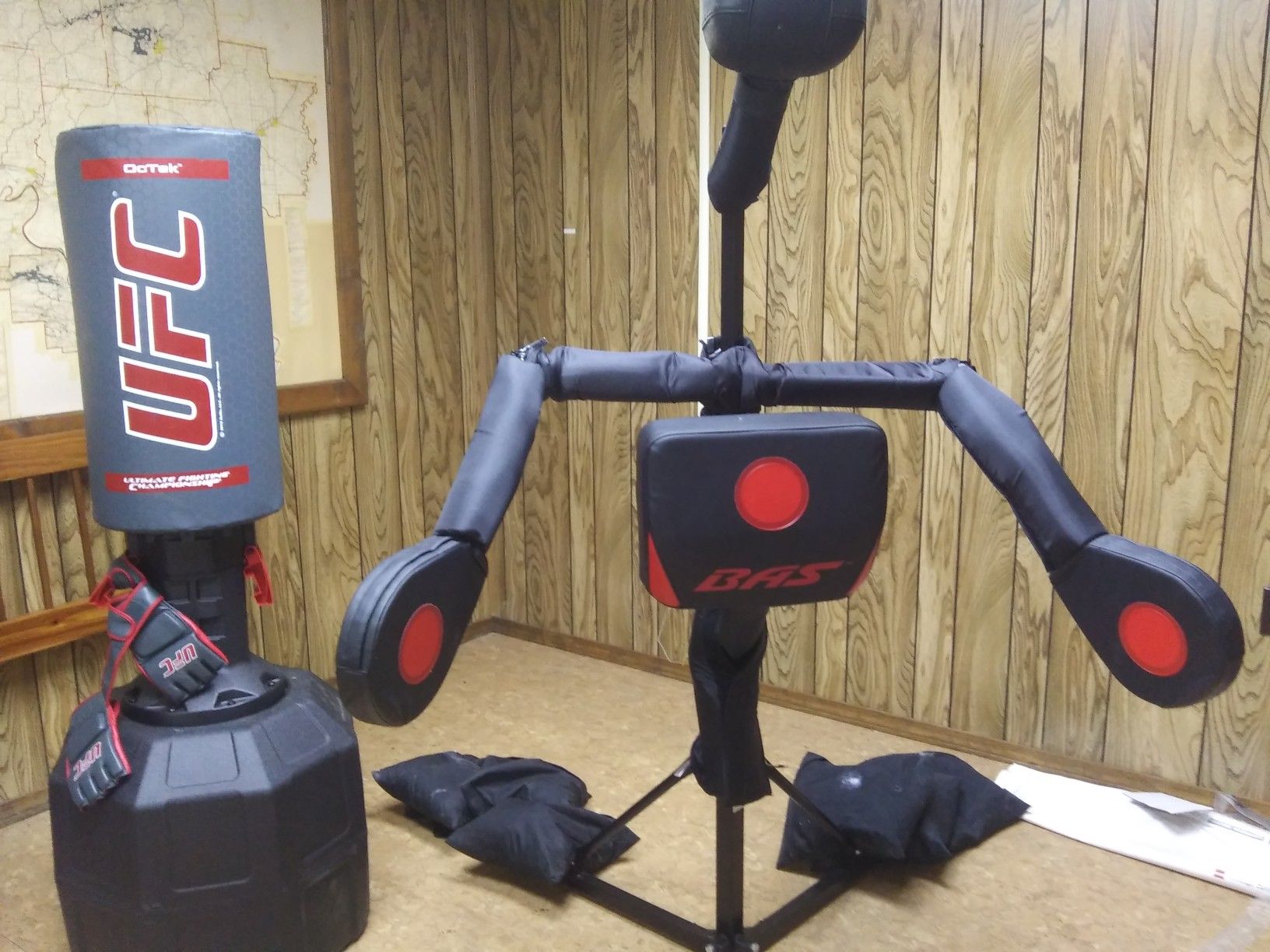 UFC PUNCHING BAG AND WORK OUT STATION