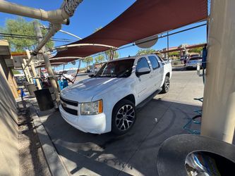 Chevrolet Avalanche White Pickup Truck