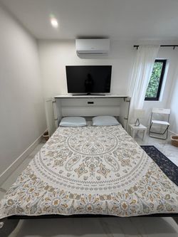 Murphy bed