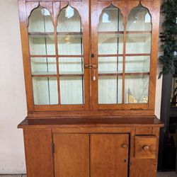 Antique 1820 Pennsylvania Cupboard/China Cabinet