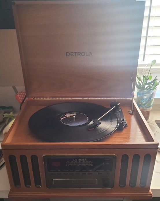 Detrola KM837 Record CD Cassette Player AM/FM