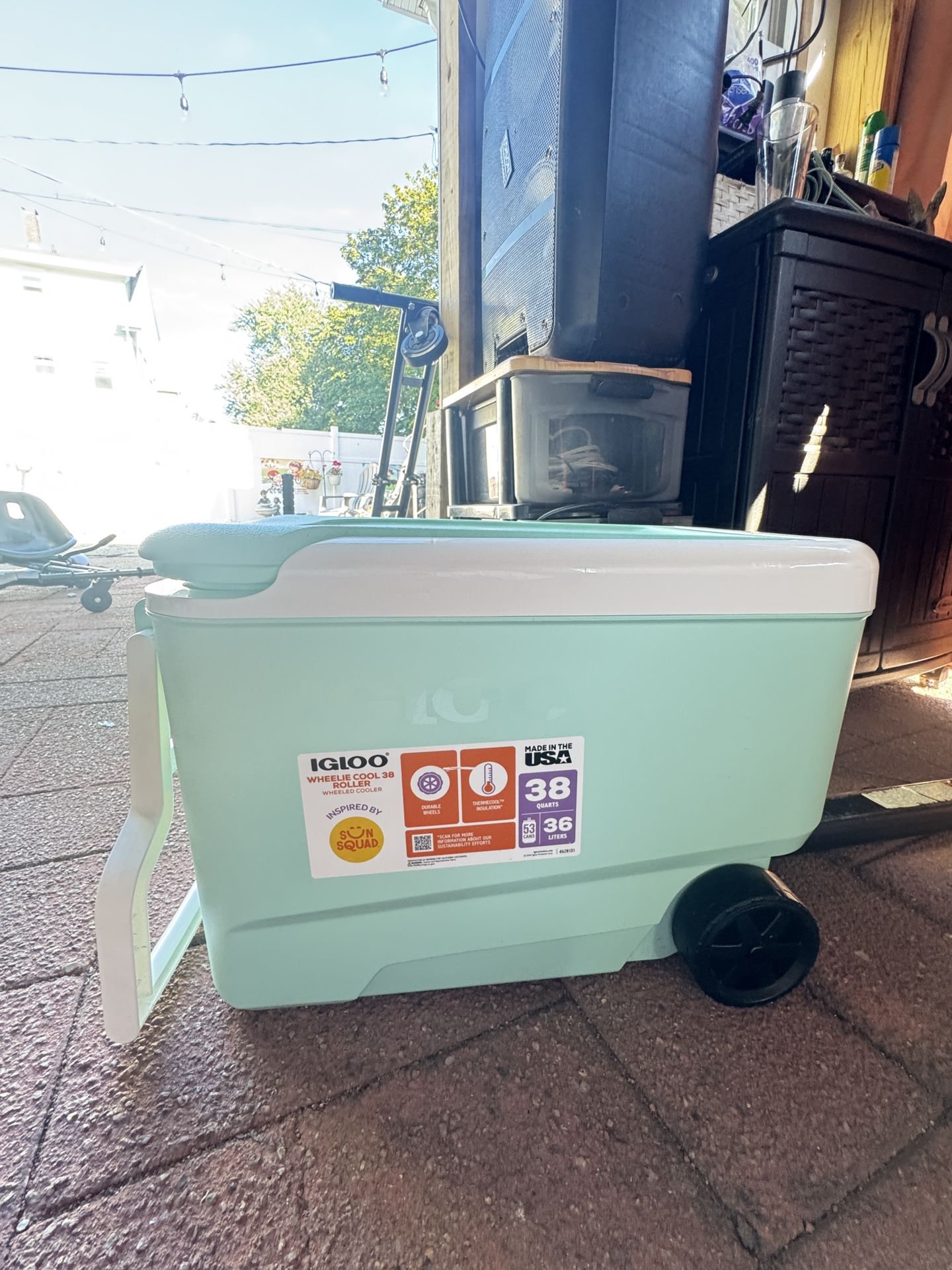 Igloo wheelie cooler (BRAND NEW)
