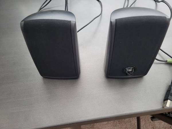 Mint speakers never used came with computer