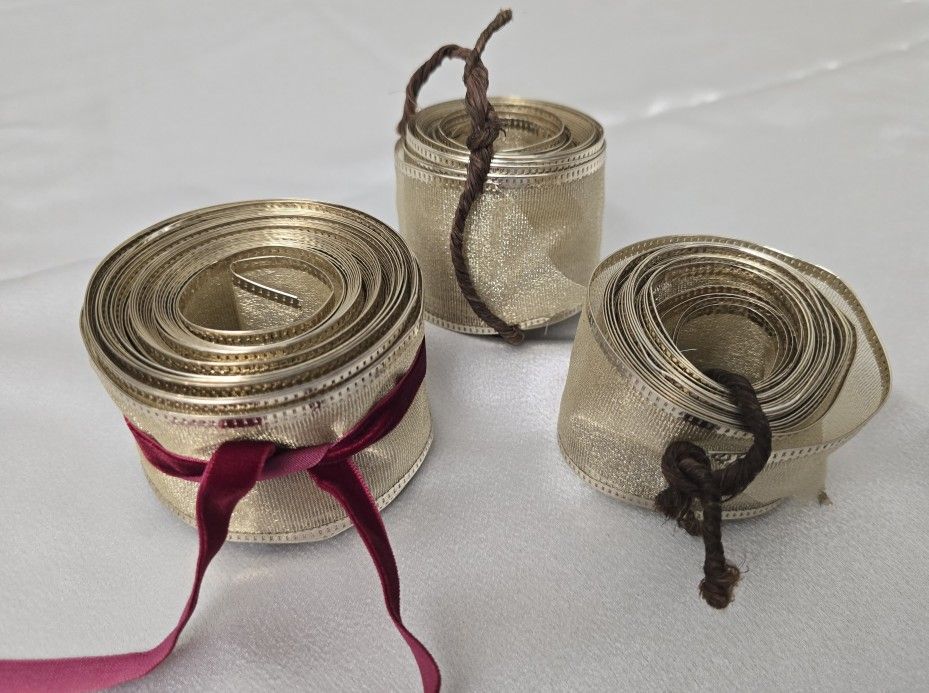 3 rolls of glittery champagne gold finish ribbon with wired edges
1 Unused, 2 partials.
