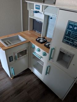 Play kitchen