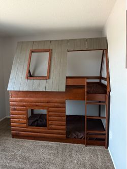 Cabin Style Bunk Bed