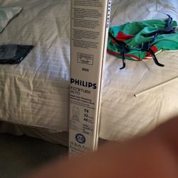 Free 4 Feet Fluorescent Tubes (LIGHTS)