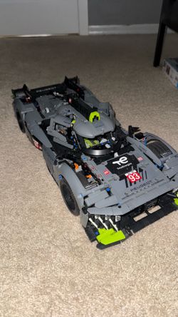 LEGO® Technic™ PEUGEOT 9X8 24H Le Mans Hybrid Hypercar (42156)