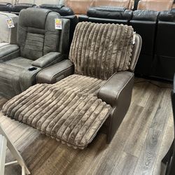 Plush Power Recliner Chair 