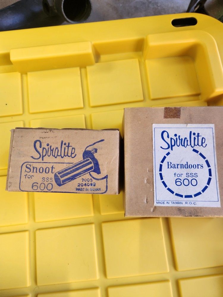 Spiralite SSS 600 - Snoot And Barndoors