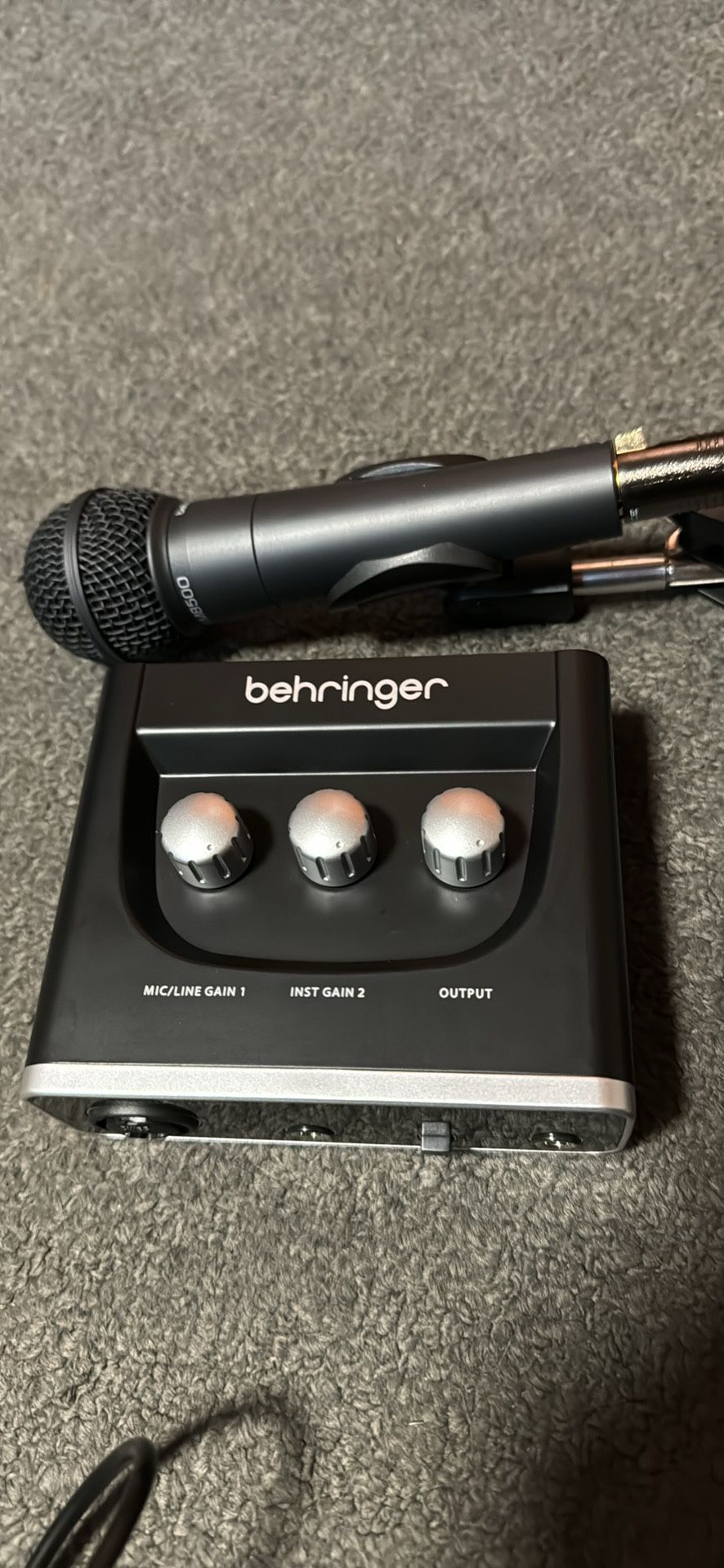 Behringer XM8500 Dynamic Microphone + UM2 Interface