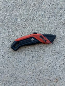 Wiss Folding Box Cutter – Retractable Blade