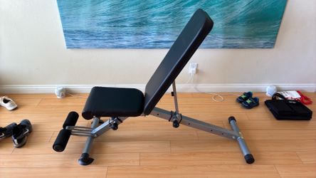 Foldable workout bench
