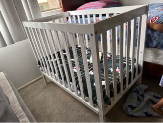 mini crib