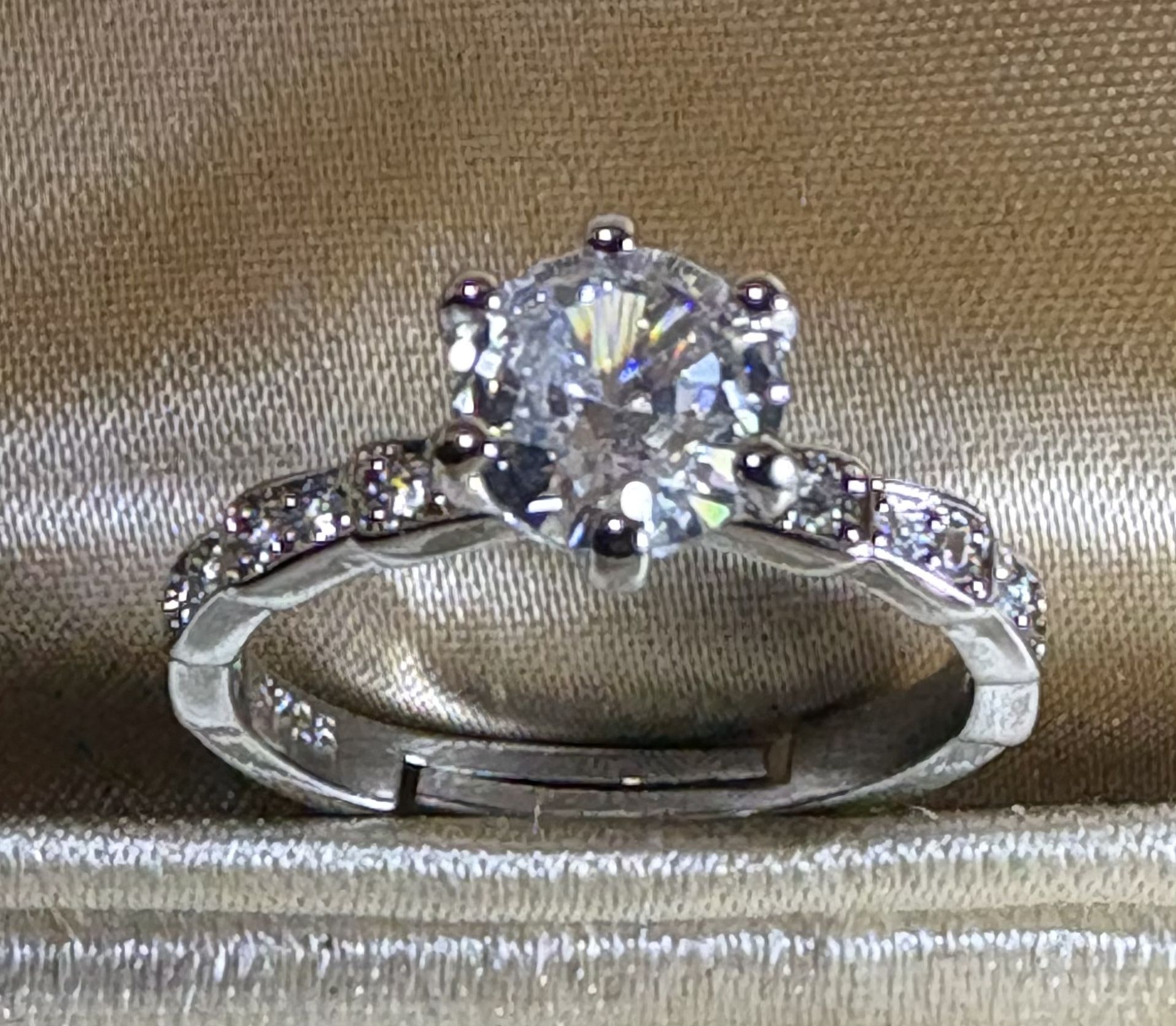 High Quality Moissanite Ring For Women Shiny Zircon One Carot Engagement Wedding Ring