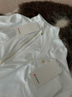 Define Lululemon set  Jacket + leggings sizes 6