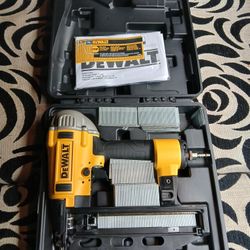 DeWALT 16 Gauge Finish Nailer 