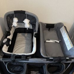 Baby Trend nursery playyard with bassinet and travel bag 