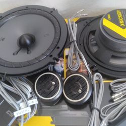 KICKER 1 PAIR 6.5 INCH 300 WATTS COMPONENT SET WITH CROSSOVER CAR SPEAKER ( BRAND NEW PRICE IS LOWEST  )