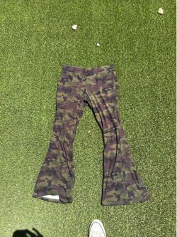 Flared camo leggings