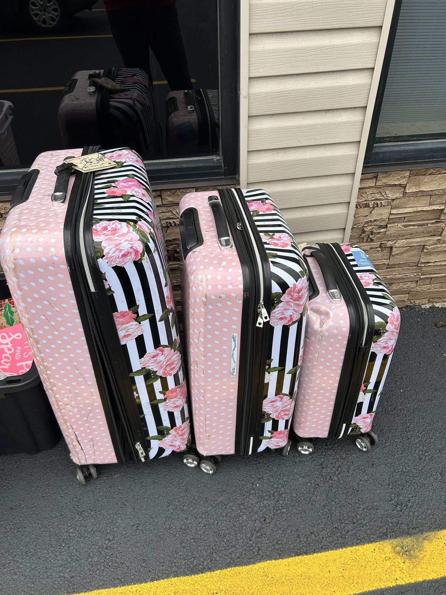 3 Pc Betsey Johnson Luggage