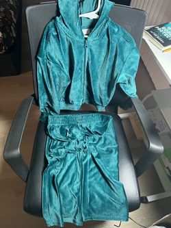 Girl’s hoodie and pants set