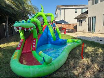 Inflatable water slide