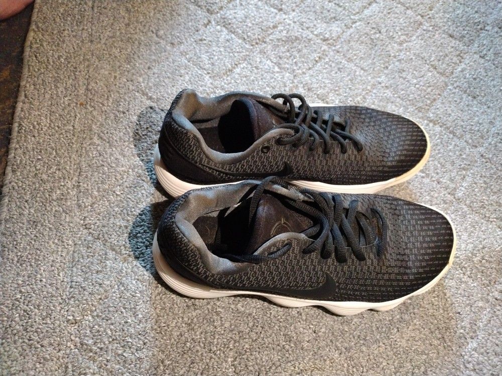 Nike Shoes Women Size 8 Basketball Shoes for Sale in Fairlawn, VA OfferUp