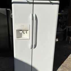 Frigidaire Fridge / Working Perfect / 1 Month Warranty 