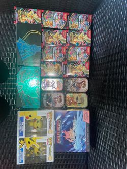 Pokemon Mega Evolution Chaos Rising Elite Trainer Box comes with free bulk and to Pokemon pops all for 75$