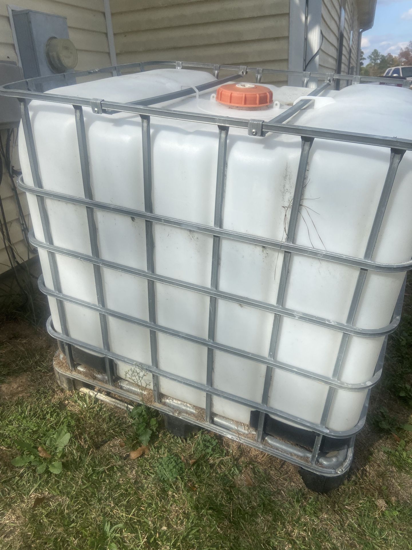 275 Gallon Water Tank