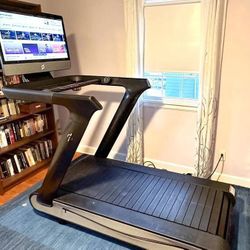 Peloton Tread Plus + 100 uses + Delivery available + 12 Month Warranty