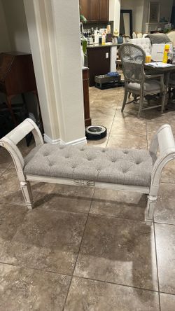 Ashley Furniture Tufted Upholstered Bench – Distressed Antique White
