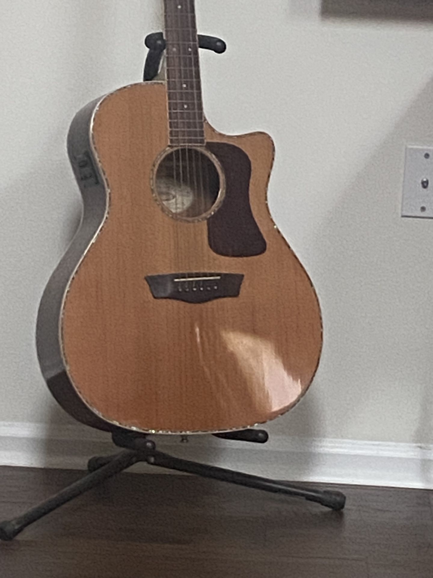 Washburn G26SCE Heritage 20 Series Grand Auditorium Cutaway Acoustic Electric Guitar