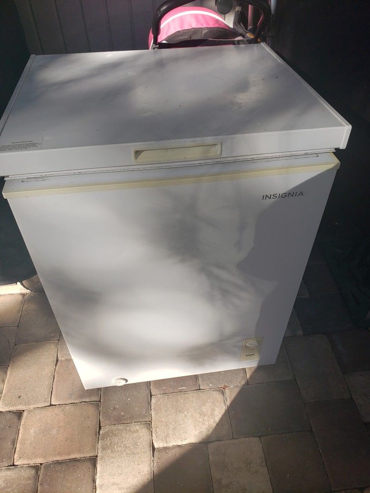 Insignia chest freezer