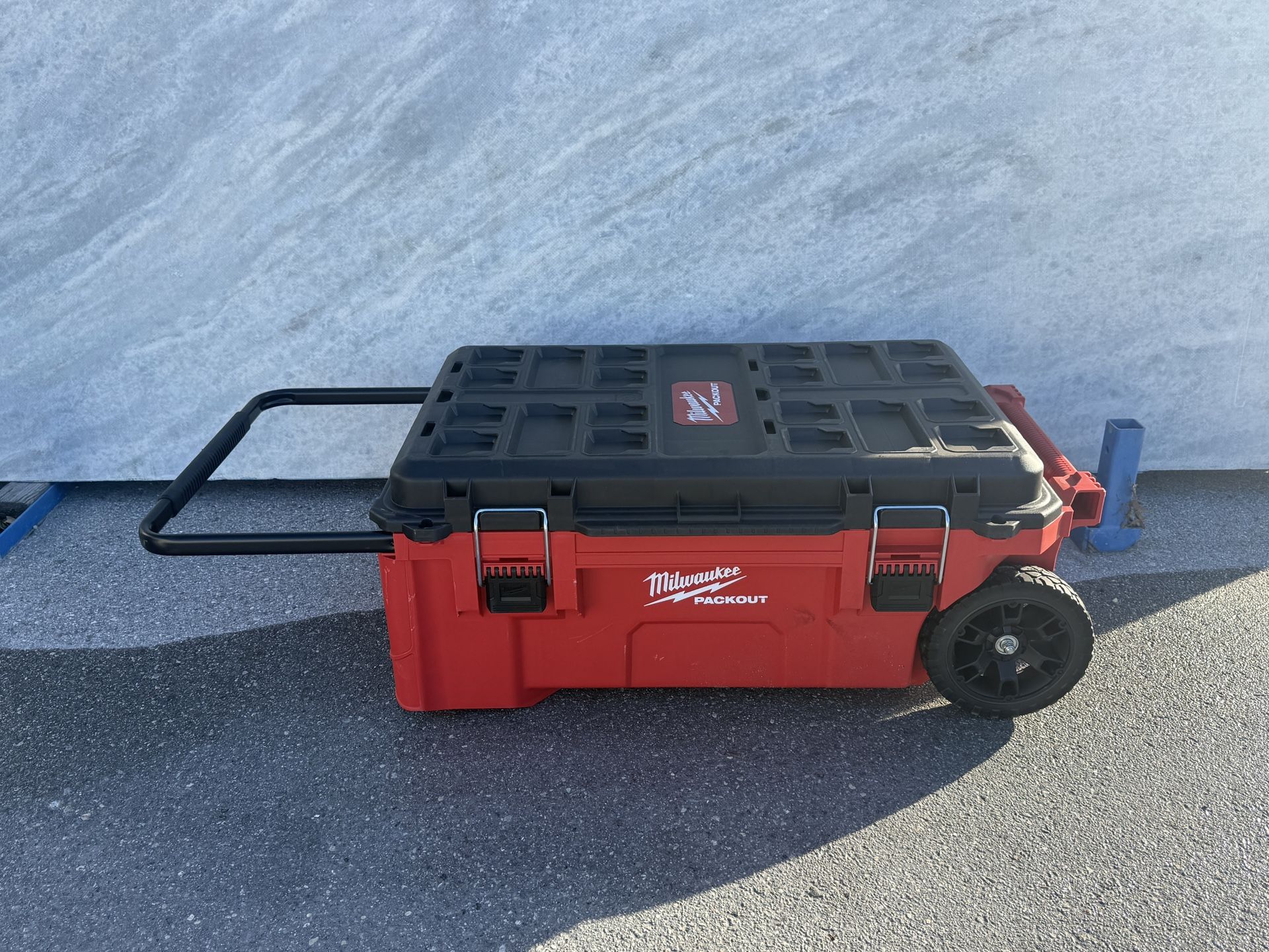 Milwaukee 38 inch Rolling Tool Chest
