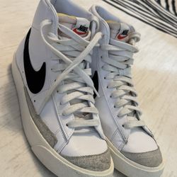 Nike Men’s Blazer Mid ‘77 Vintage Shoes Size 8.5 Sneakers White Black 