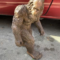 Yeti Bigfoot Statue Sculpture Sasquatch Resin Brown Décor Outdoor Indoor 28”. Light paint wear.   $250  Fremont pick up 