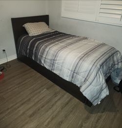 Twin size bed