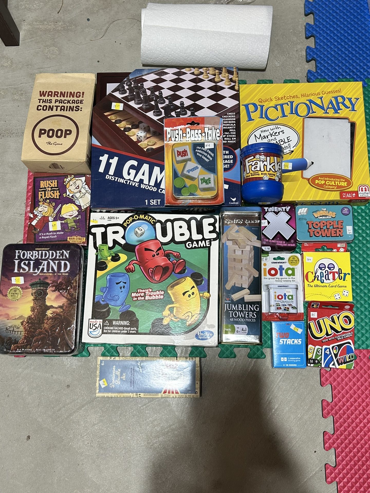 lot of sealed board games and card games (16 items total)