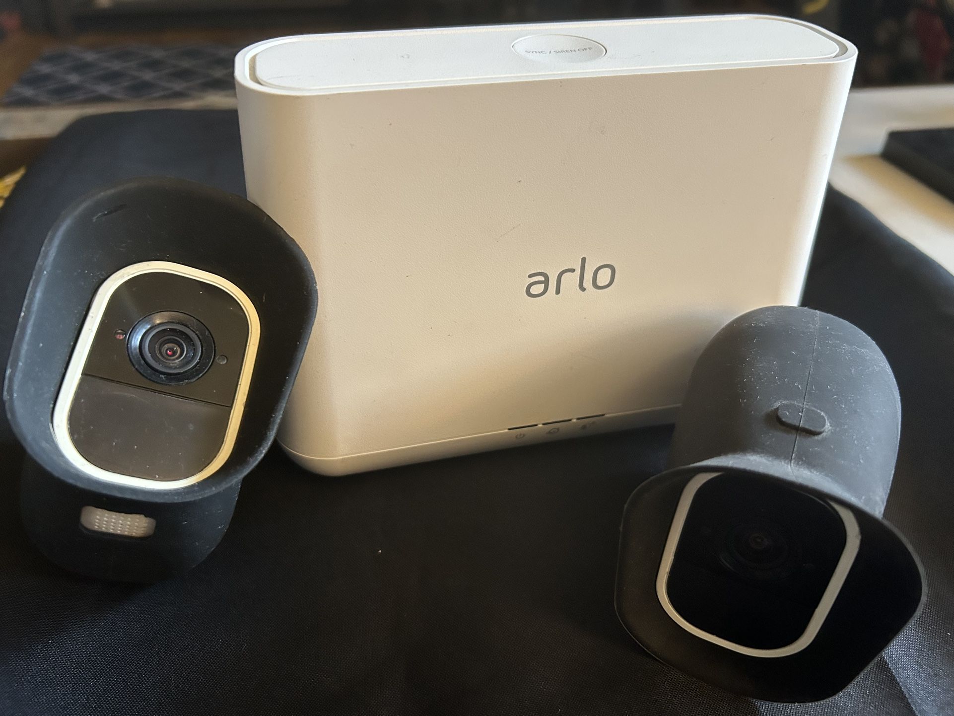 2 Arlo Pro 2 Security Cameras Outdoor/Indoor
