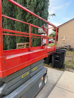 Skyjack scissor lift