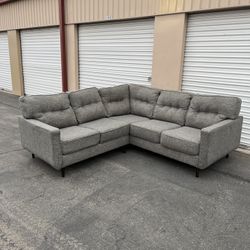 ✨ 2-Piece Mid Century Modern Ashley Sectional Couch ✨ 🤍 ($10 Delivery )