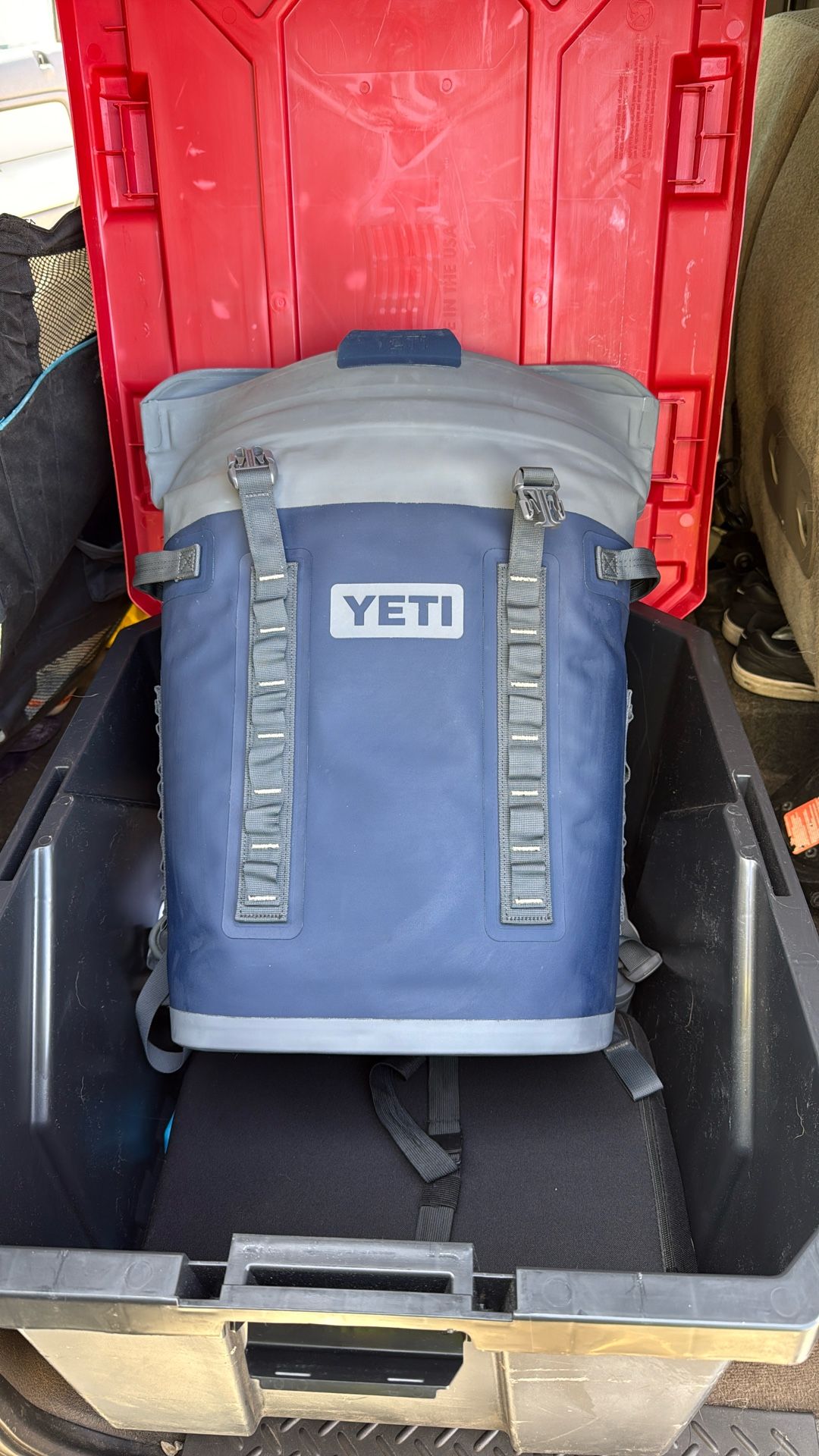 Yeti Hopper M20 Soft Backpack Cooler Blue