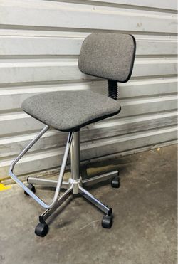 Gray Upholstered Office Chair – Rolling & Adjustable –